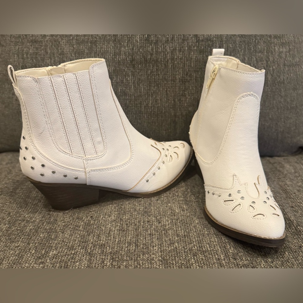 NWOB Sugar White Ankle Boots with Studded Detail